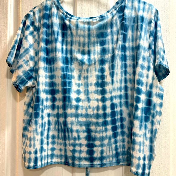 Lightweight top with gathering in the middle. Size L. - Picture 4 of 8